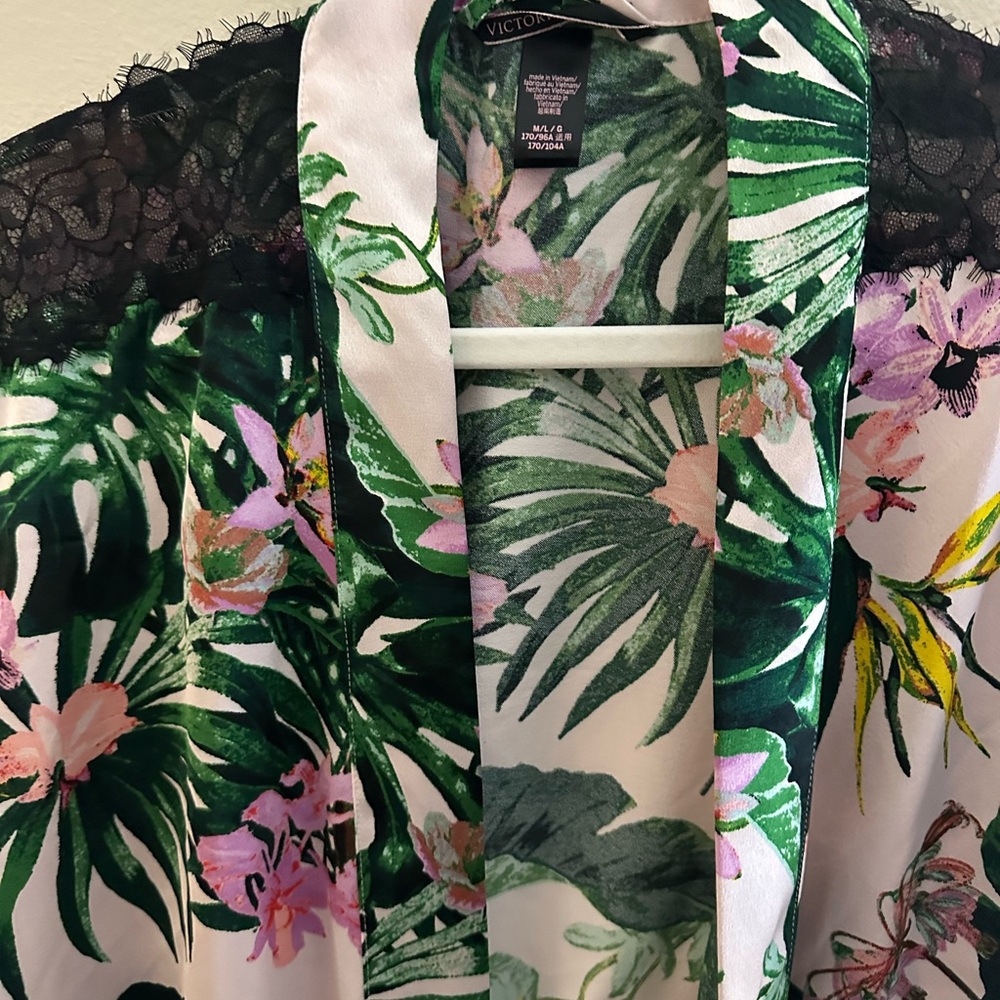 Two Vs Robe Bundle - image 2